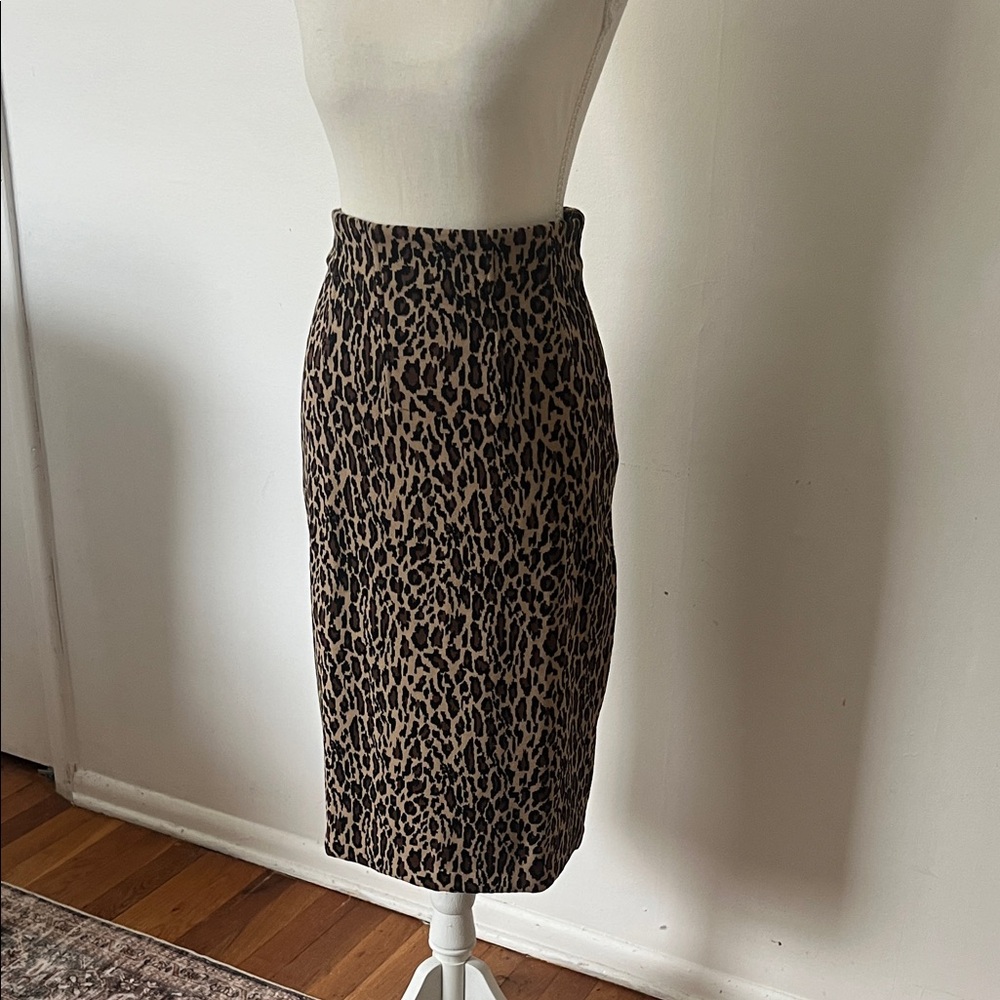 Truth by Republic elevated basic Leopard-Print skirt. Womens small. NWT